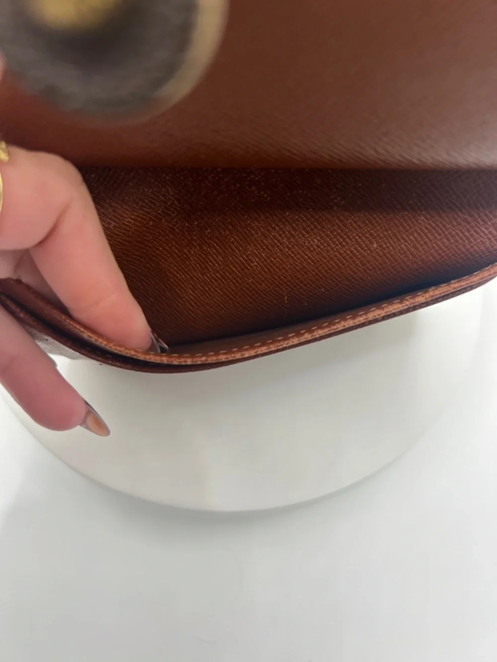 7046. Authentic Louis Vuitton Kiss-lock Monogram Canvas Snap Closure Wallet. - Picture 8 of 12